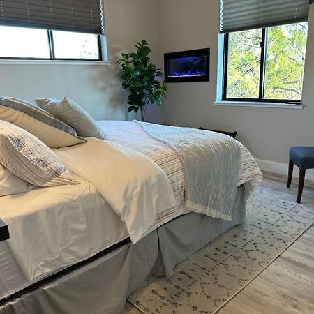 New Modern Home-Valley View-Central Camino Экстерьер фото