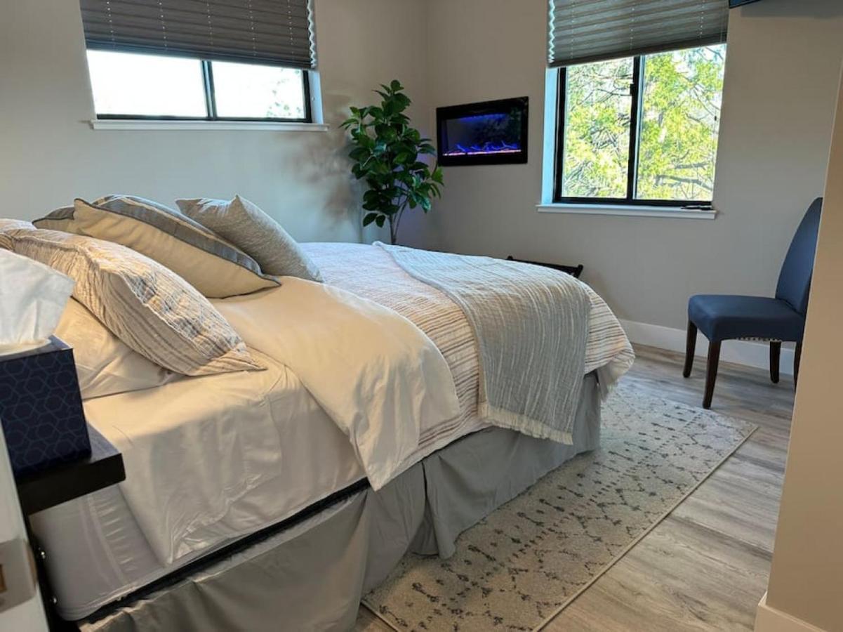 New Modern Home-Valley View-Central Camino Экстерьер фото